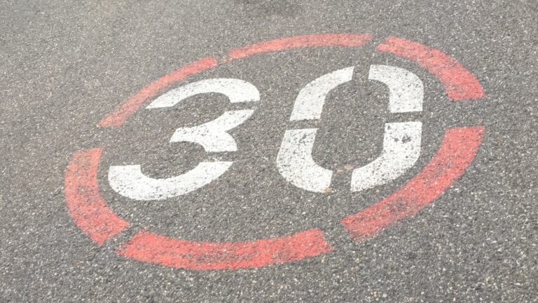 Lebenswerte Städte durch angemessene Geschwindigkeiten