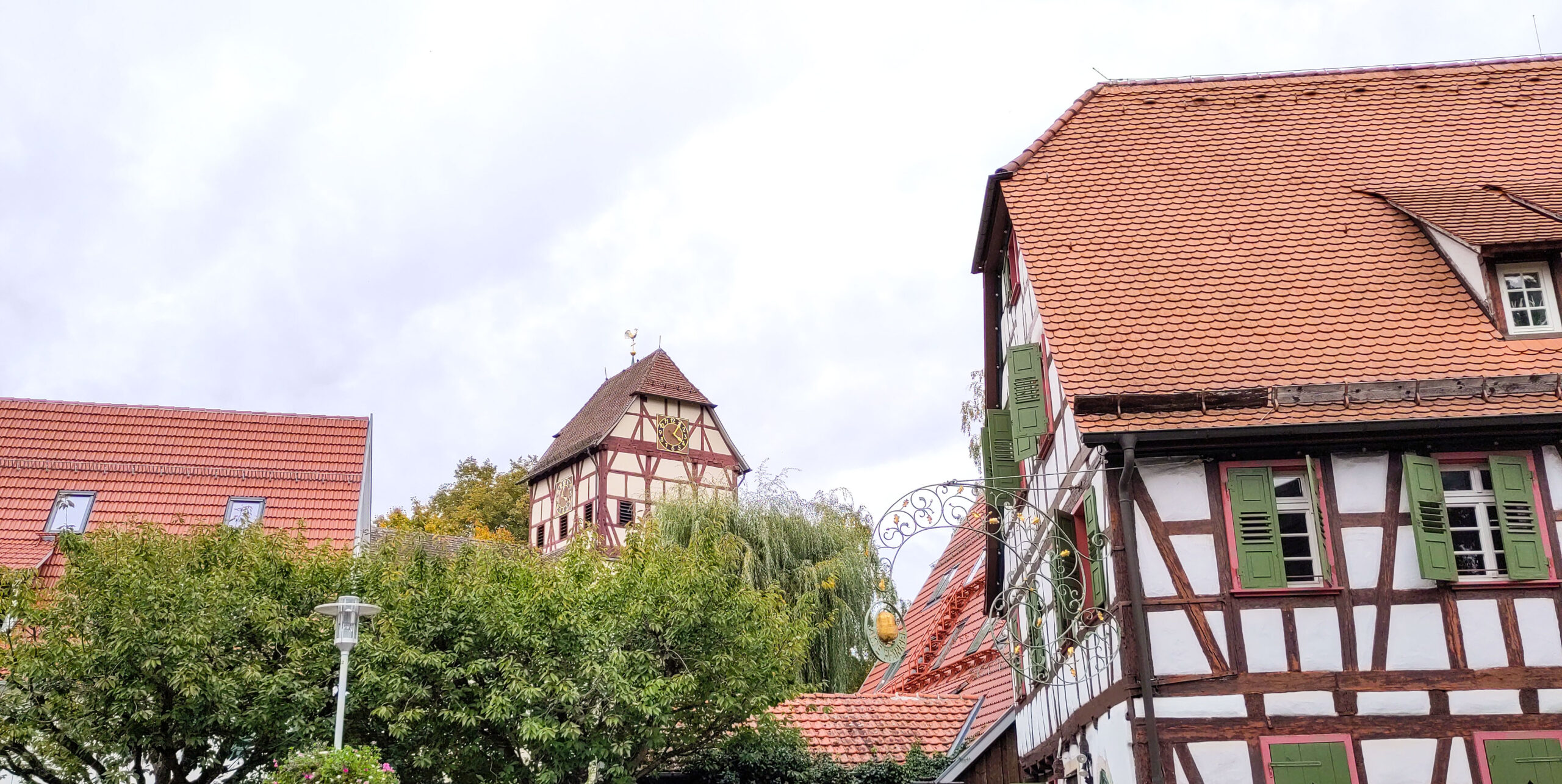 Maichingen Alte Pfarrei und Laurentiuskirche